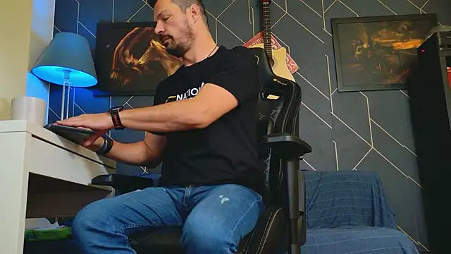 Snapshot of ChrisKox chatting on October 2025 06:25:02 AM ChrisKox online show from October 2025 06:25:02 AM