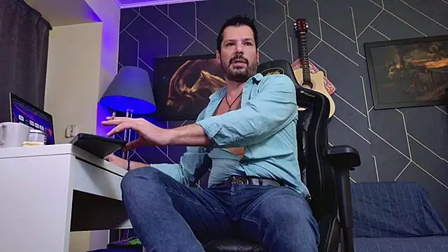 Snapshot of ChrisKox chatting on November 2025 06:04:02 AM ChrisKox online show from November 2025 06:04:02 AM