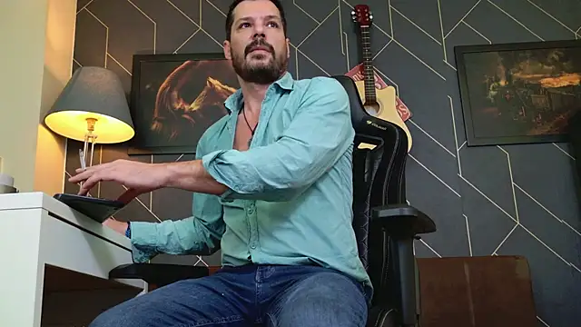 Snapshot of ChrisKox chatting on December 2025 06:52:01 AM ChrisKox online show from December 2025 06:52:01 AM