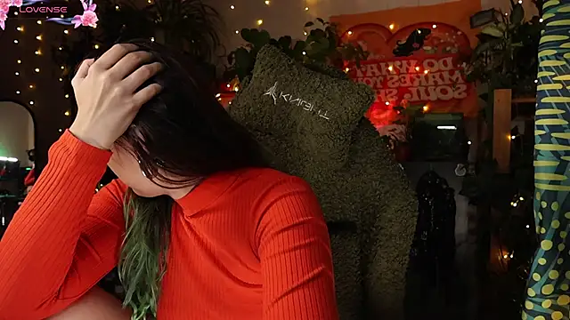 Dead Butterfly online show from October 2025 02:45:02 AM