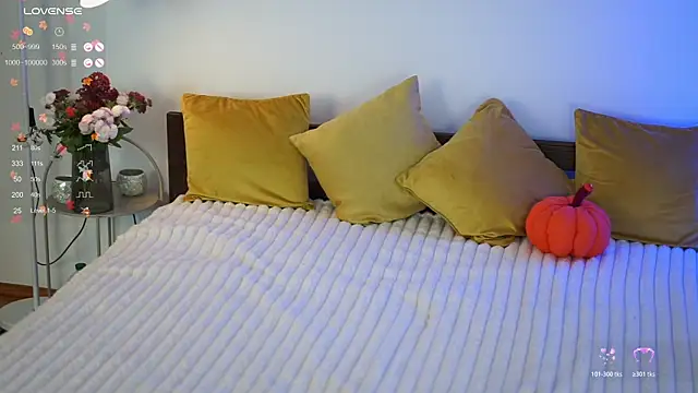 Snapshot of LitleSun chatting on October 2025 10:11:02 AM LitleSun online show from October 2025 10:11:02 AM