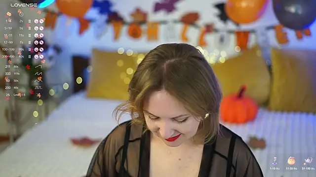 Snapshot of LitleSun chatting on October 2025 10:30:01 AM LitleSun online show from October 2025 10:30:01 AM