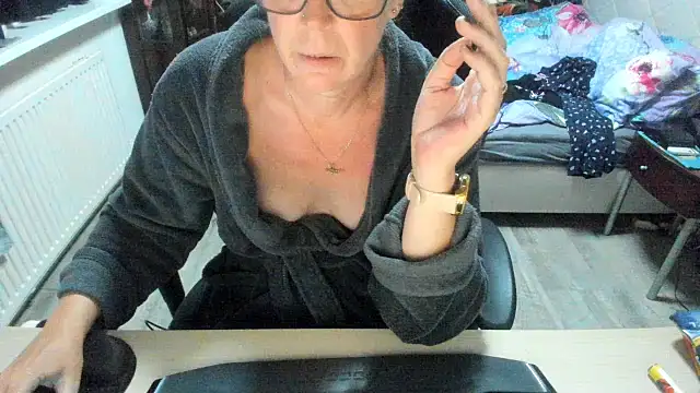 Snapshot of minoesje37 chatting on September 2025 07:30:02 PM minoesje37 online show from September 2025 07:30:02 PM