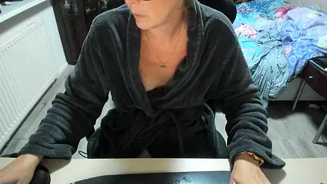 Snapshot of minoesje37 chatting on October 2025 07:21:01 PM minoesje37 online show from October 2025 07:21:01 PM