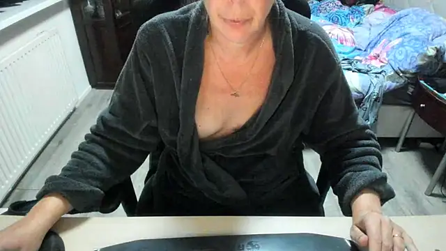 Snapshot of minoesje37 chatting on October 2025 08:29:01 PM minoesje37 online show from October 2025 08:29:01 PM