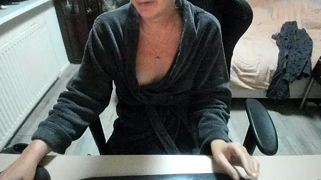 Snapshot of minoesje37 chatting on October 2025 07:25:02 PM minoesje37 online show from October 2025 07:25:02 PM