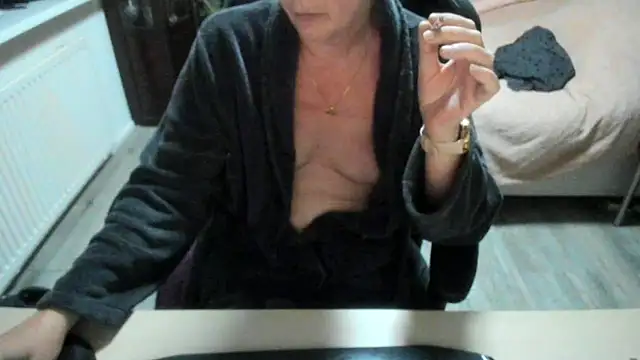 Snapshot of minoesje37 chatting on October 2025 07:14:01 PM minoesje37 online show from October 2025 07:14:01 PM