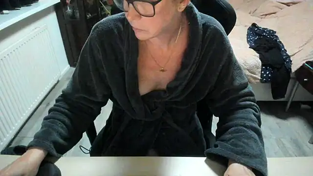 Snapshot of minoesje37 chatting on October 2025 08:35:01 PM minoesje37 online show from October 2025 08:35:01 PM