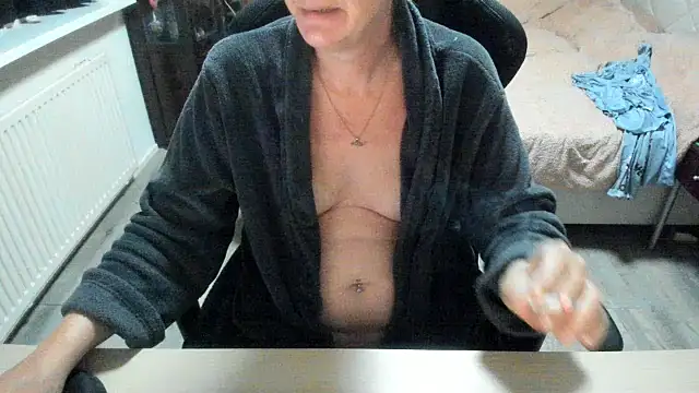 Snapshot of minoesje37 chatting on November 2025 08:33:02 PM minoesje37 online show from November 2025 08:33:02 PM