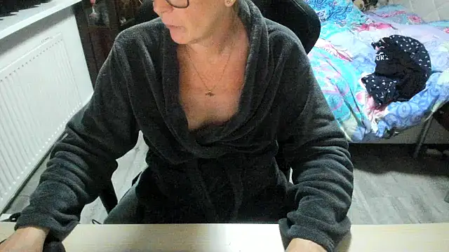 Snapshot of minoesje37 chatting on November 2025 08:30:01 PM minoesje37 online show from November 2025 08:30:01 PM