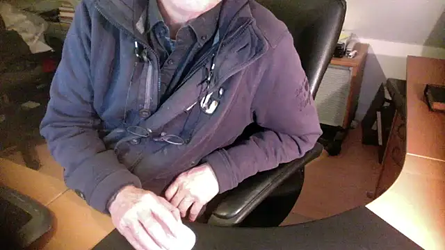 Snapshot of outlaw200 chatting on December 2024 03:43:02 PM outlaw200 online show from December 2024 03:43:02 PM