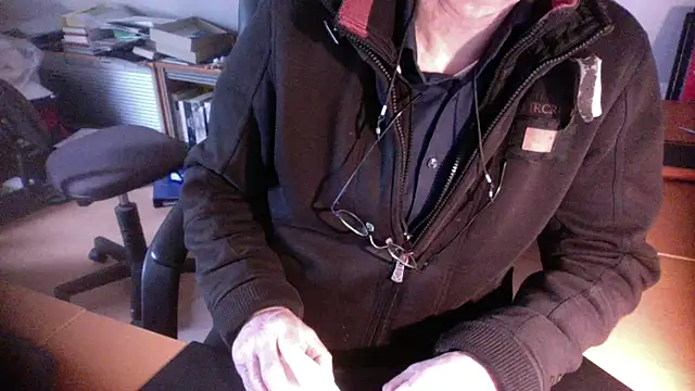 Snapshot of outlaw200 chatting on December 2024 11:39:02 AM outlaw200 online show from December 2024 11:39:02 AM