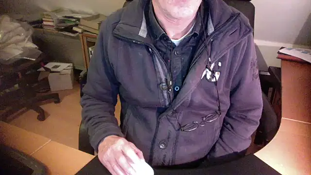 Snapshot of outlaw200 chatting on January 2025 07:39:02 PM outlaw200 online show from January 2025 07:39:02 PM