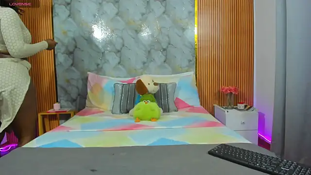 Angeluzii online show from December 2025 04:46:02 PM