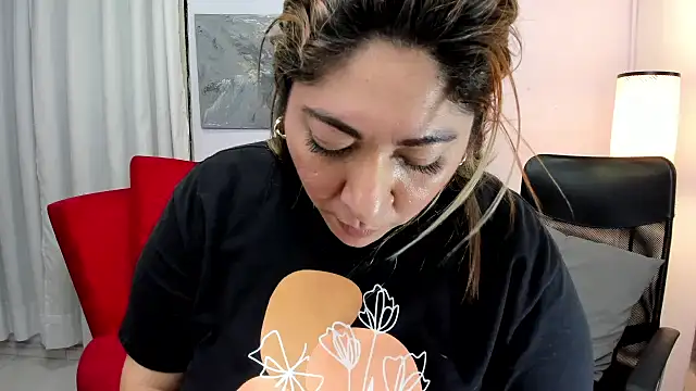 kendra fire online show from May 2026 01:02:04 AM