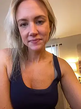 Snapshot of Kay_Cakes chatting on December 2024 08:11:01 PM Kay Cakes online show from December 2024 08:11:01 PM