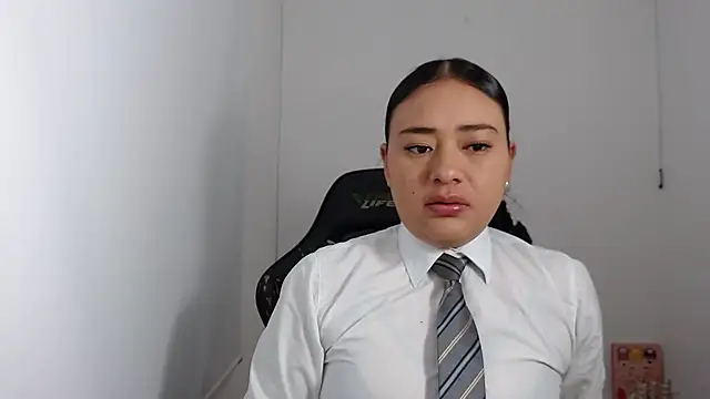 Snapshot of ReyleDoll chatting on December 2024 09:09:02 PM ReyleDoll online show from December 2024 09:09:02 PM