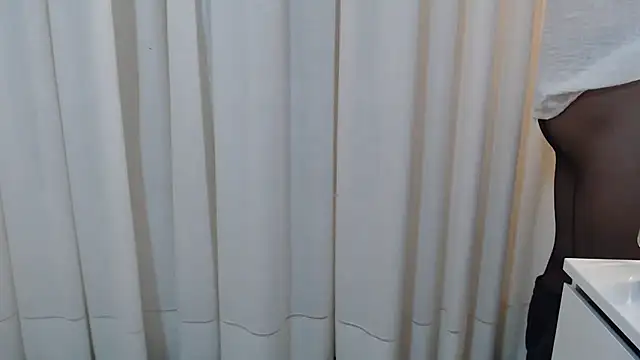 Snapshot of Chic_desire chatting on September 2025 10:48:01 PM Chic desire online show from September 2025 10:48:01 PM