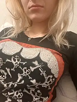 YogisticJuli666 online show from October 2025 04:57:01 AM