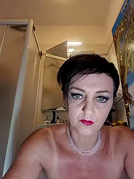 lucillabollente online show from August 2026 04:00:01 AM