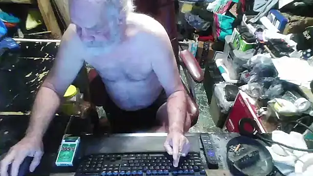 Snapshot of russtee chatting on October 2025 05:51:02 PM russtee online show from October 2025 05:51:02 PM