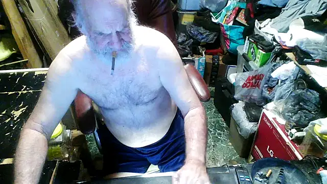 Snapshot of russtee chatting on November 2025 11:36:02 PM russtee online show from November 2025 11:36:02 PM