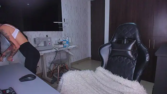 Snapshot of Lisegg_ chatting on December 2024 12:03:01 PM Lisegg online show from December 2024 12:03:01 PM