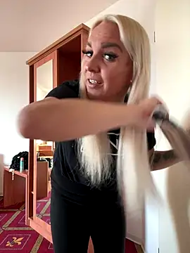 MIA-XXX online show from September 2025 06:28:02 AM