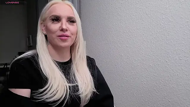 Snapshot of MIA-XXX chatting on March 2026 07:28:02 PM MIA-XXX online show from March 2026 07:28:02 PM