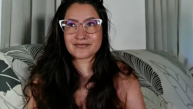 Snapshot of DeesseLuxure chatting on April 2026 04:31:01 AM DeesseLuxure online show from April 2026 04:31:01 AM