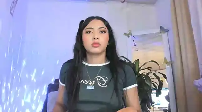 Snapshot of kirasofia chatting on March 2025 05:32:01 AM kirasofia online show from March 2025 05:32:01 AM