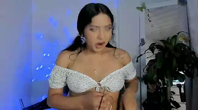 Snapshot of kirasofia chatting on March 2025 05:38:02 AM kirasofia online show from March 2025 05:38:02 AM
