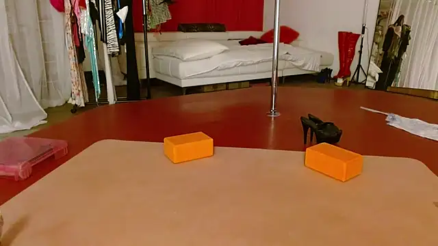 Snapshot of Sweet-Ginger chatting on October 2025 04:19:02 PM Sweet-Ginger online show from October 2025 04:19:02 PM