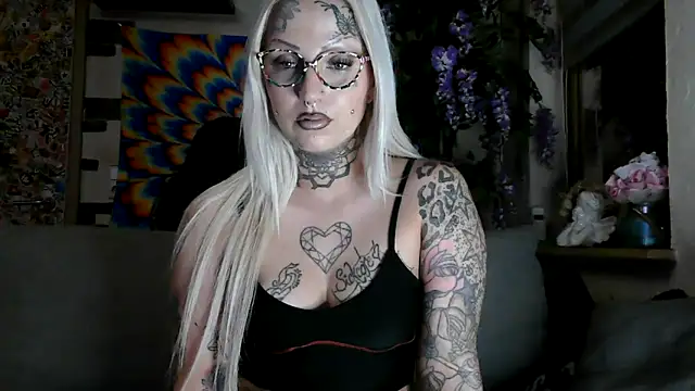 Snapshot of RoxxyInk chatting on October 2025 12:21:02 AM RoxxyInk online show from October 2025 12:21:02 AM