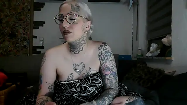 RoxxyInk online show from April 2026 10:04:02 PM