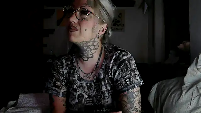 Snapshot of RoxxyInk chatting on July 2026 01:53:01 AM RoxxyInk online show from July 2026 01:53:01 AM
