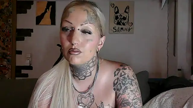 Snapshot of RoxxyInk chatting on July 2026 11:51:02 PM RoxxyInk online show from July 2026 11:51:02 PM