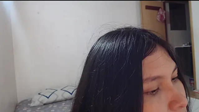 Snapshot of evolet01 chatting on October 2025 05:34:02 PM evolet01 online show from October 2025 05:34:02 PM