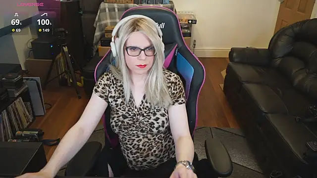 Snapshot of KelseyCobalt chatting on October 2025 08:42:01 PM KelseyCobalt online show from October 2025 08:42:01 PM