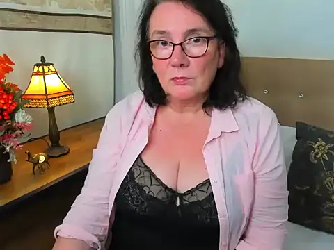 Snapshot of DorisDesire chatting on October 2025 09:06:01 PM DorisDesire online show from October 2025 09:06:01 PM