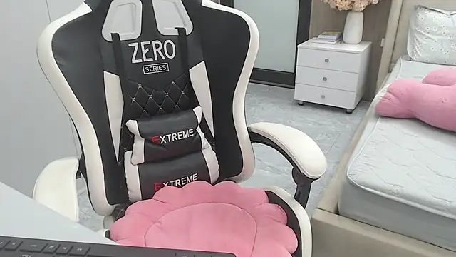 Snapshot of Hanako_love chatting on November 2025 03:54:01 PM Hanako love online show from November 2025 03:54:01 PM