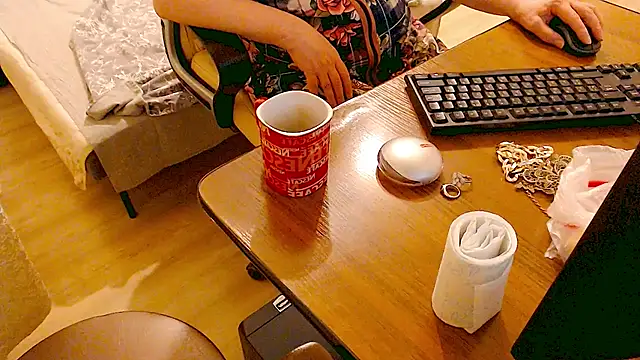 Snapshot of MomJaneSex chatting on February 2025 09:57:01 PM MomJaneSex online show from February 2025 09:57:01 PM