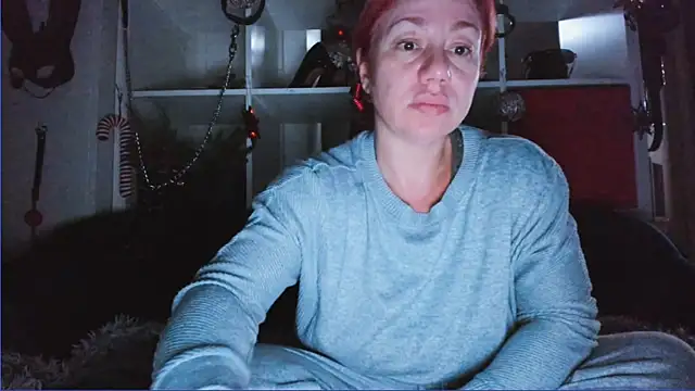 Snapshot of Ella__Kross chatting on December 2024 05:29:02 PM Ella Kross online show from December 2024 05:29:02 PM