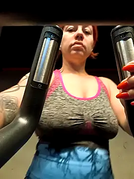 Snapshot of Ella__Kross chatting on February 2025 09:38:01 AM Ella Kross online show from February 2025 09:38:01 AM