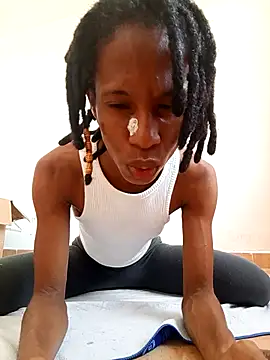 Snapshot of africa_deluxe chatting on March 2025 04:00:02 PM africa deluxe online show from March 2025 04:00:02 PM