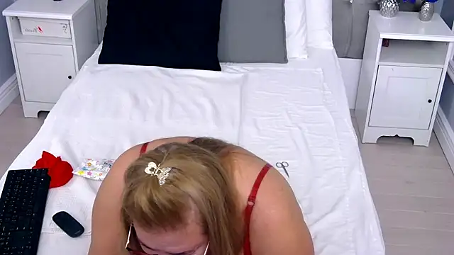 VoluptuousLeona online show from February 2025 04:04:02 AM