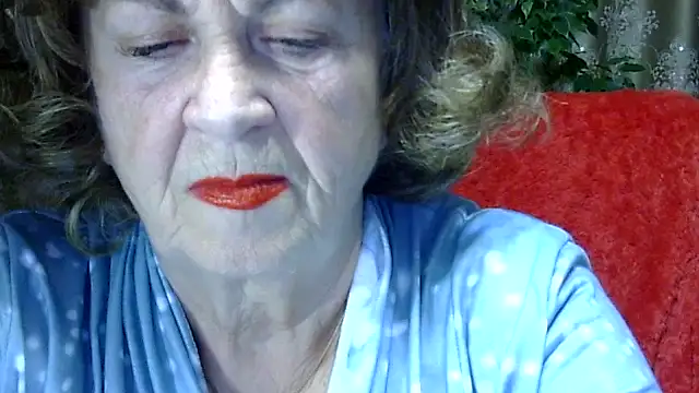 Emma52610 online show from December 2025 06:16:01 PM