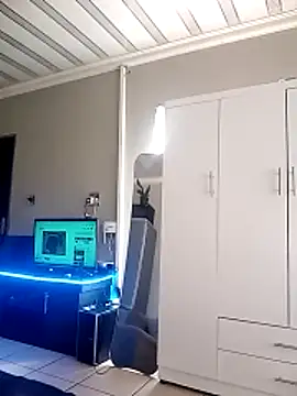 Snapshot of SQUITBOOTY chatting on November 2025 08:50:01 AM SQUITBOOTY online show from November 2025 08:50:01 AM