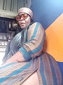 Snapshot of SQUITBOOTY chatting on January 2026 11:25:01 AM SQUITBOOTY online show from January 2026 11:25:01 AM