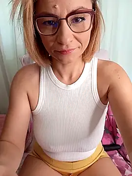 Snapshot of Aniria chatting on September 2025 05:41:01 AM Aniria online show from September 2025 05:41:01 AM